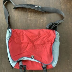 Crumpler "Very Busy Man" Extra Large Laptop Messenger Bag